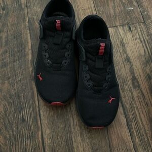 Boys Puma sneakers size 6C